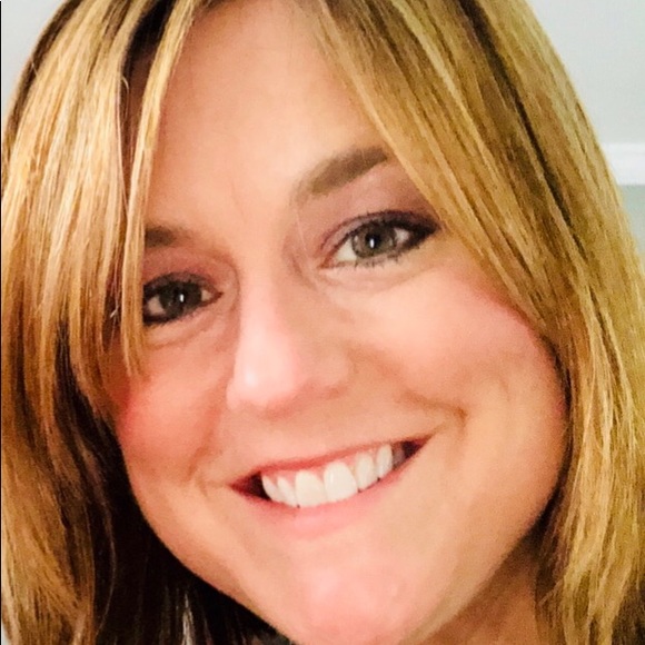 Meet your Posher, Jennifer - Picture 1 of 1